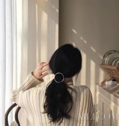 韩系隐藏发圈高低马尾了解一下 尽显高级感