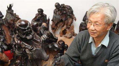 根雕|他花50万造根雕500罗汉,土豪欲100万买下却反悔,如今放仓库长毛