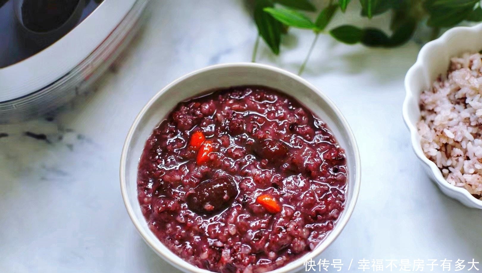 熬粥，紫米别直接下锅煮，多做一步软糯浓郁，把早餐藏在口袋里