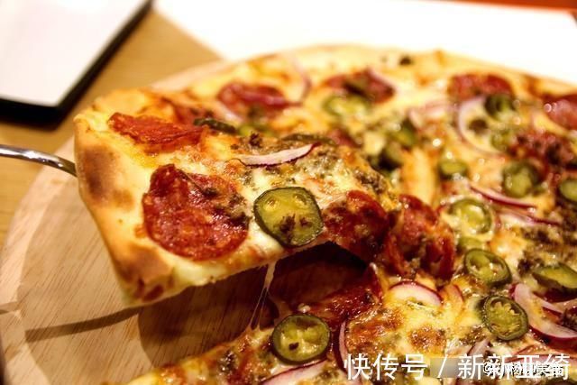 美食|披萨盒里的“小凳子”是装饰品吗?很多人多弄错了,看完涨知识