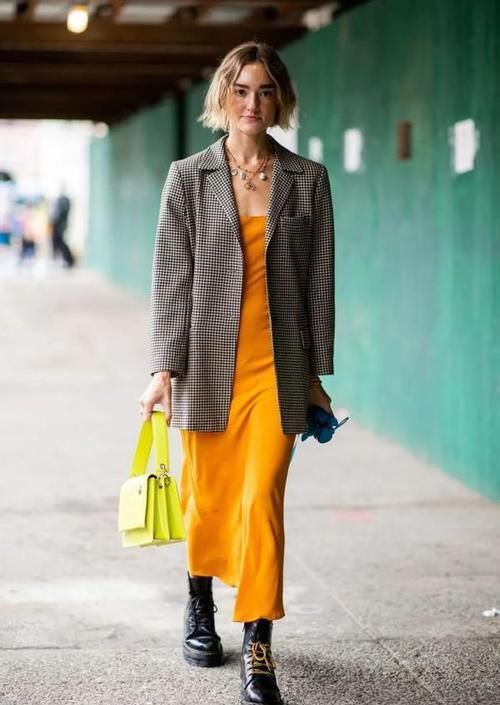 ?西装+裙子，风衣+裙子，今春这么穿也太好看了