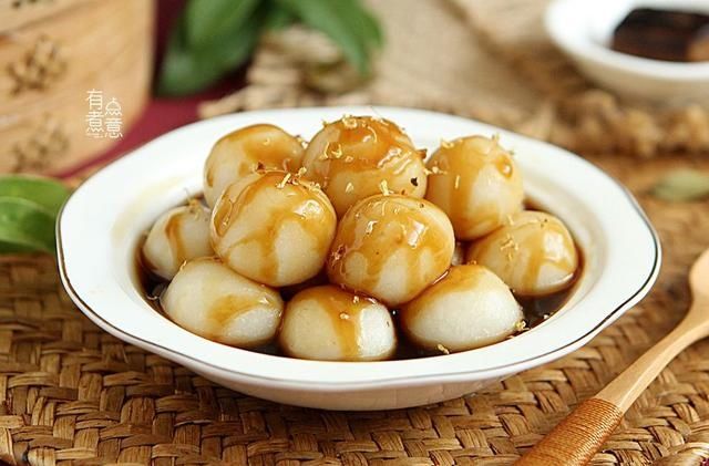 红糖浆|明日秋分，这碱性蔬菜要常吃，去皮煮一煮，淋上红糖浆，软糯香甜