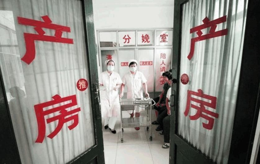 孕妈们|你不知道的冷知识:孕妈被推入产房后,医生们都在做些什么?