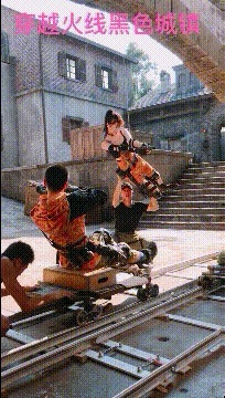 |搞笑GIF段子:原来是真的,游戏里面人物的身材,真的存在