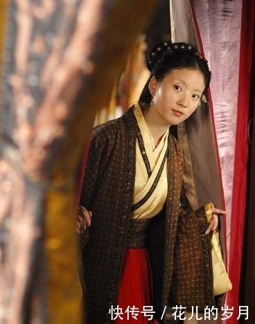 一语道破|为何王熙凤纵然再厉害, 也还要让鸳鸯三分,?李纨一语道破真相!