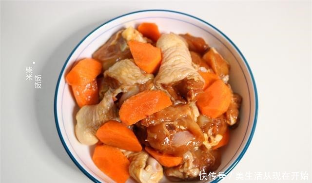 分享一道蒸菜,鸡肉鲜香软嫩,胡萝卜清甜多汁,营养好吃