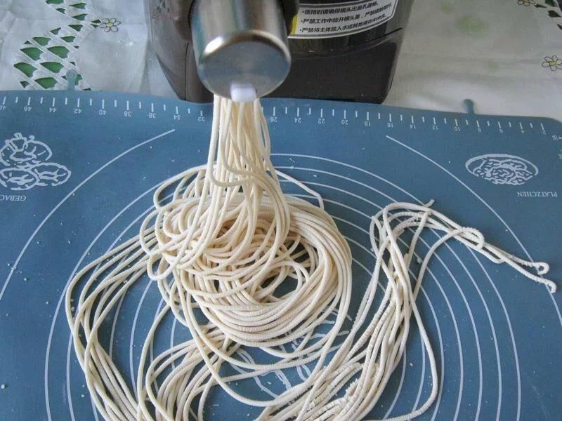 冬天别犹豫吃面,这碗红烧面太香了,有肉有菜吃一口就上瘾