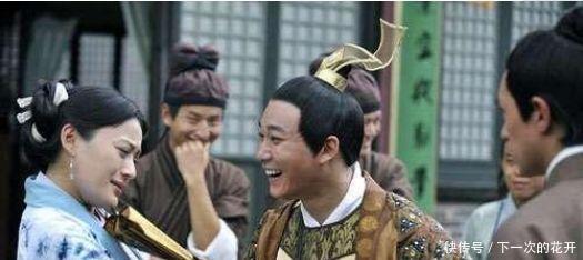 女儿|他年近40还单身,参加宴会时主人给他看了相,火速把女儿嫁给他!