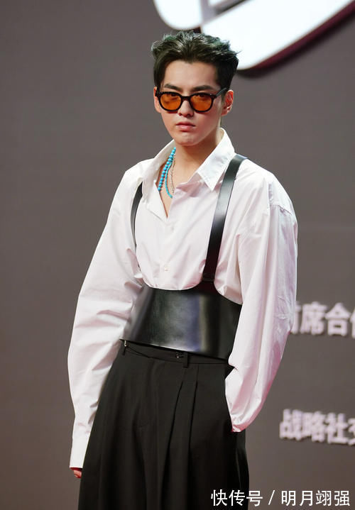 tony|三四十岁的男人留什么发型好看?偏分刘海短发斯文又帅气,很有型