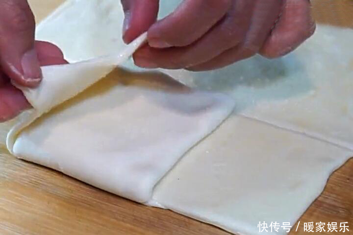 烙饼时,不要傻傻只放油,面点师教你一招,饼柔软起层又筋道
