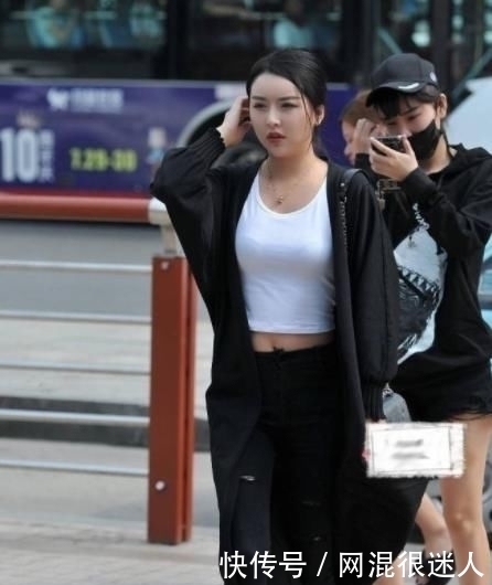 女人味|黑白经典穿搭,简约不失优雅,散发出浓浓的女人味