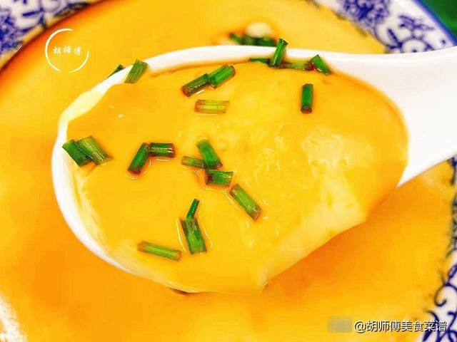 蒸鸡蛋时，有人放冷水有人放热水！大厨说：都不对，教你正确做法