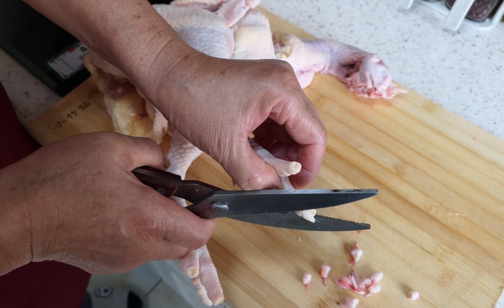 小倩|妻子回农村坐月子,婆婆熬鸡汤,保姆尝过后“小姐,快离婚吧”