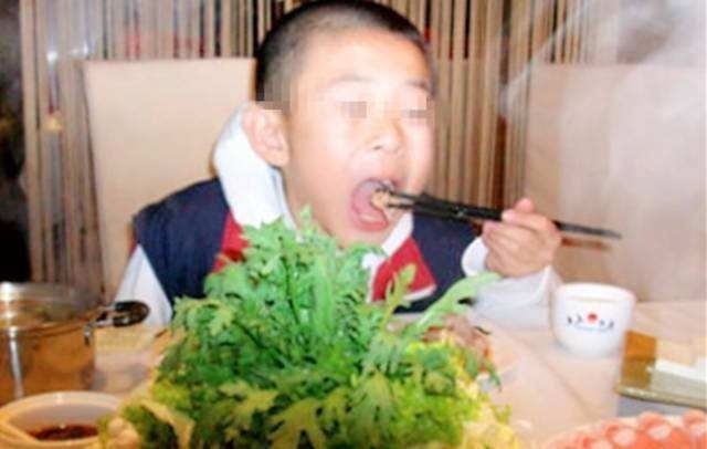 礼仪|长大后没出息的孩子,吃饭大多有“3种表现”,每一种都让人反感