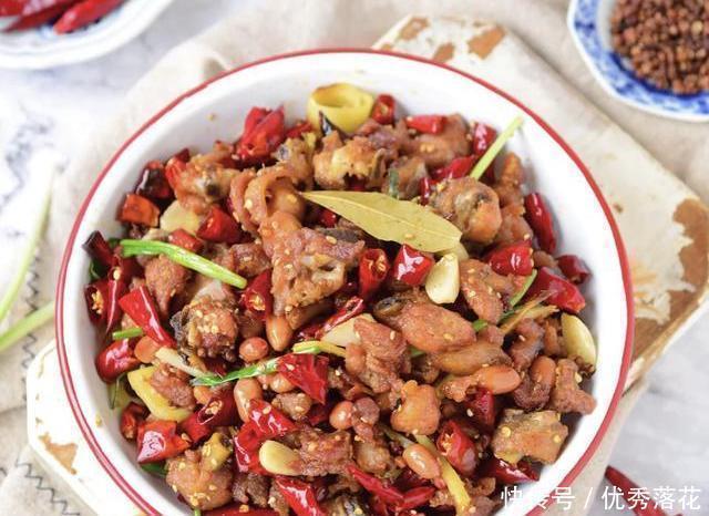 下饭|不知道吃什么试试这道辣子鸡,香辣酥脆,好吃又下饭,做法简单