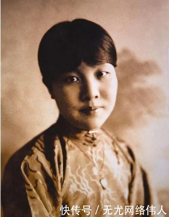 墓碑|“教子无方,枉为人表”,冰心墓碑上这8个大字,是谁涂上去的?