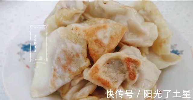 香菇|秋季抓紧吃这菜，剁成馅包饺子吃最香，鲜嫩美味，过一阵子就没了！