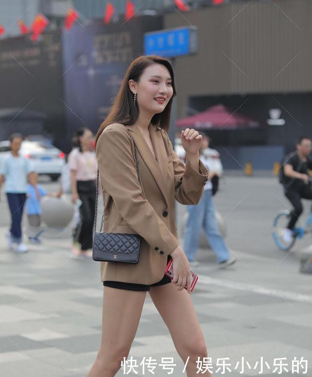 气质|被穿打底裤的女生美到了，突出了时尚感和品质感，显瘦气质