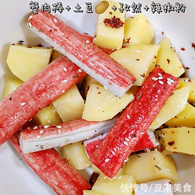 5分钟就能做好的空气炸锅蟹棒土豆，简单又好吃