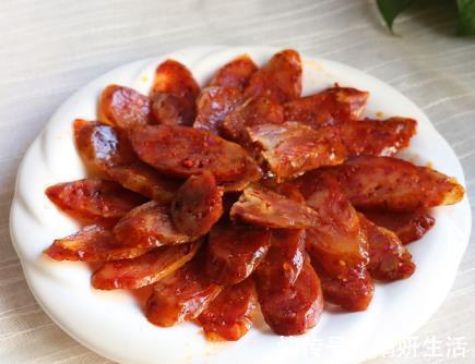 灌腊肠时,别直接晾晒,牢记“4技巧”,腊肠久放不坏,腊味十足