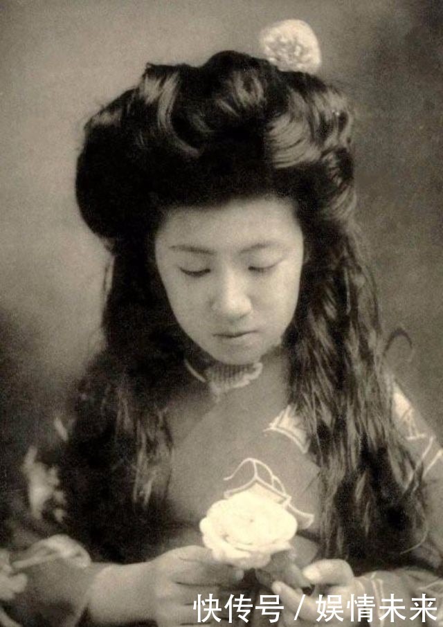 艺妓|19张罕见而独特的日本艺伎老照片回顾展,上个世纪的艺伎妆容
