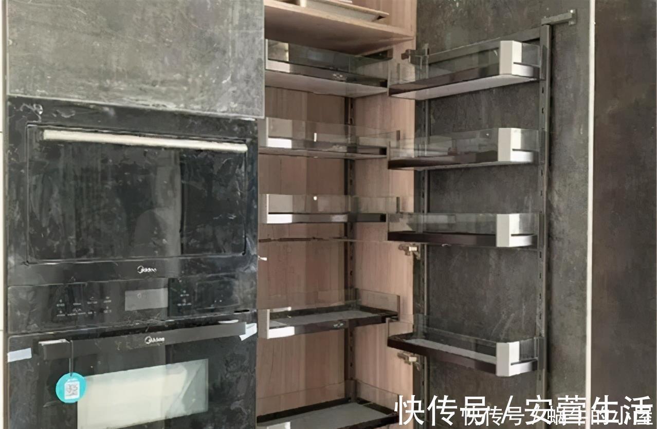 电器|灶台旁留30公分做高柜，厨电全都嵌进墙还扩大储物，太赞了