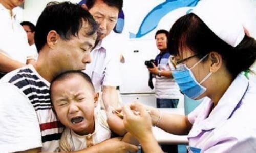 儿科医生|排队3小时看病5分钟?孩子高烧39度,宝妈一个举动惹怒众人