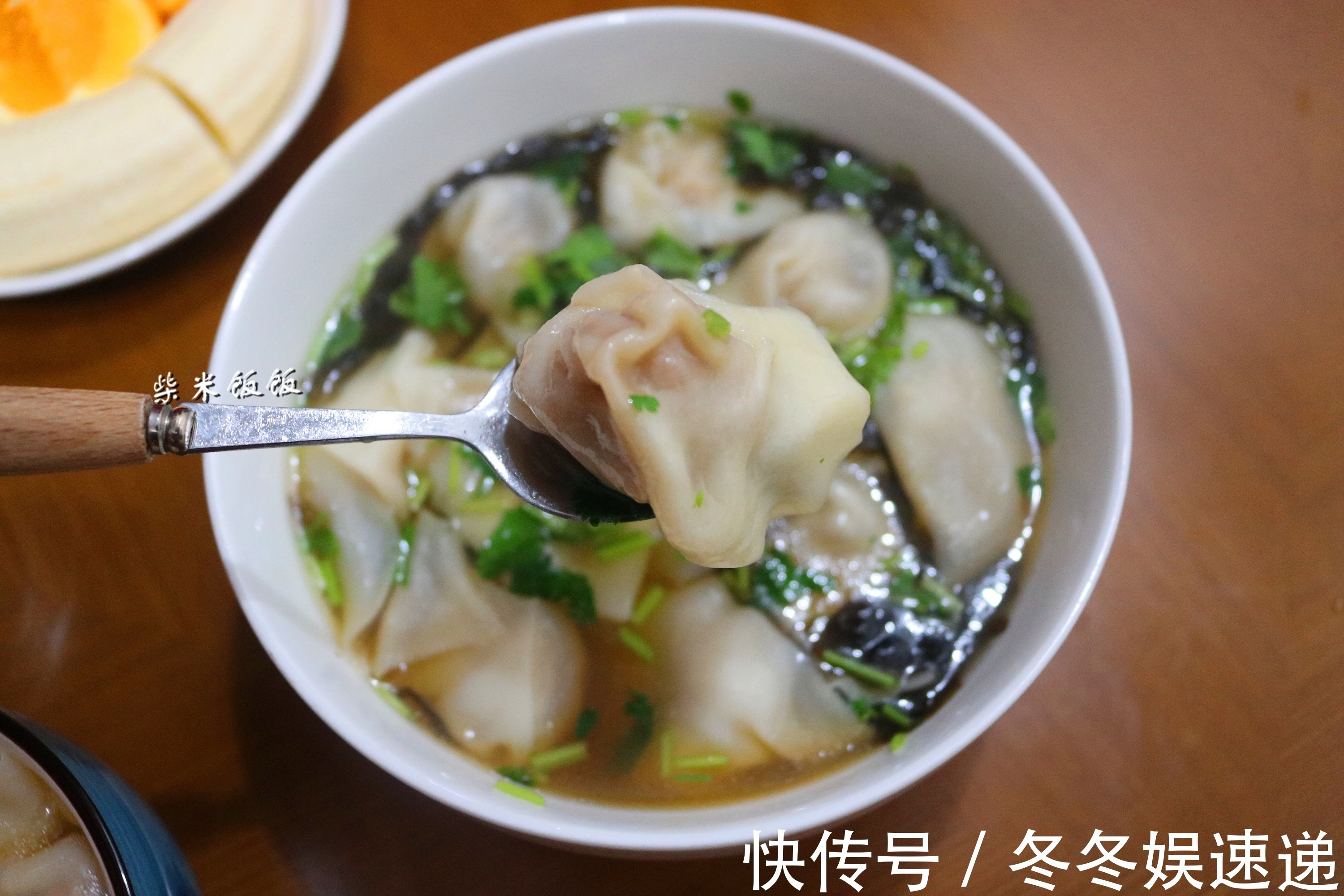 我家包馄饨,从不买馄饨皮!晒出馄饨皮做法,网友太简单了