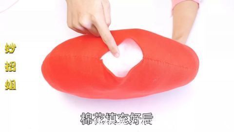 旧衣服不要扔!把锅盖放在上面简单缝一缝,有一个神奇的妙用