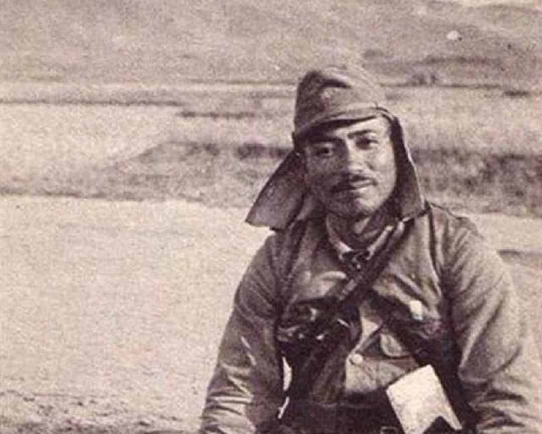 遮住|你知道日本士兵为何要用两块布遮住耳朵吗！快来涨涨知识