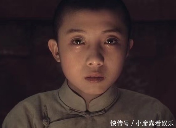 段小楼|霸王别姬:段小楼用一杆烟斗,将程蝶衣从男儿郎变成了“女娇娥”