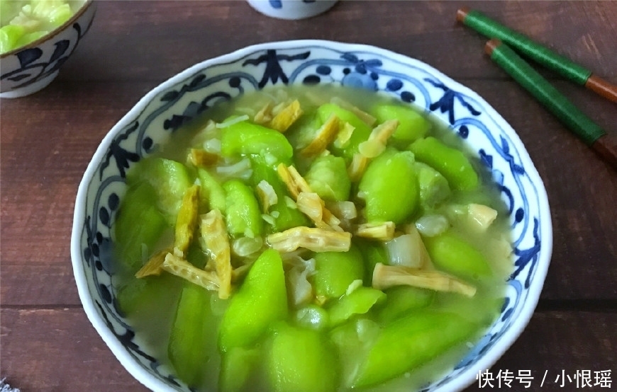 吃光|简单快手的家常菜,10分钟端上桌,炒时加两物,鲜美到汤都吃光