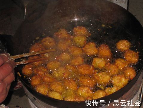 炸萝卜丸子时，面粉不可少，再加这3样，外酥里嫩，天天吃不腻