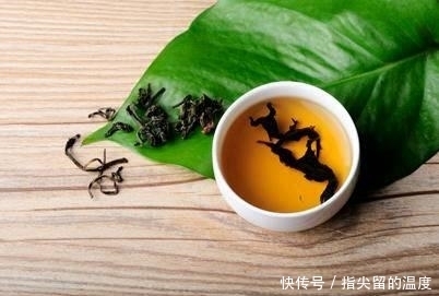 经常熬夜，肝脏“积毒”太多，这3款茶，把肝脏