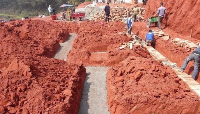 开山|70后老夫妻合伙开山,40万为孩子建独一无二的2层婚房,牛!