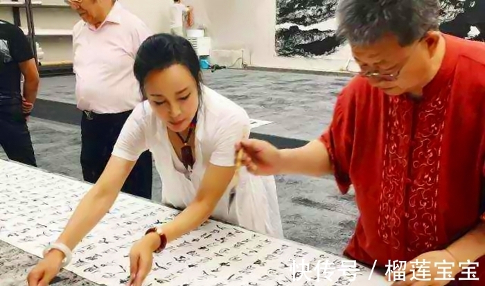 南海长城@刘晓庆书法受质疑,其书法水平怎样?我以书法爱好者的角度捋一捊