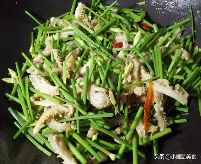 好吃|教你超简单爆炒牛肚丝的家常做法，多做这一步，香辣好吃又下饭