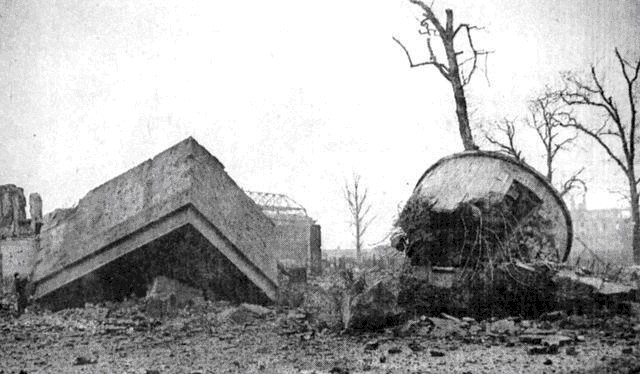 时代|75年前的今天希特勒开枪自杀，结束了战争，种族灭绝和破坏的时代