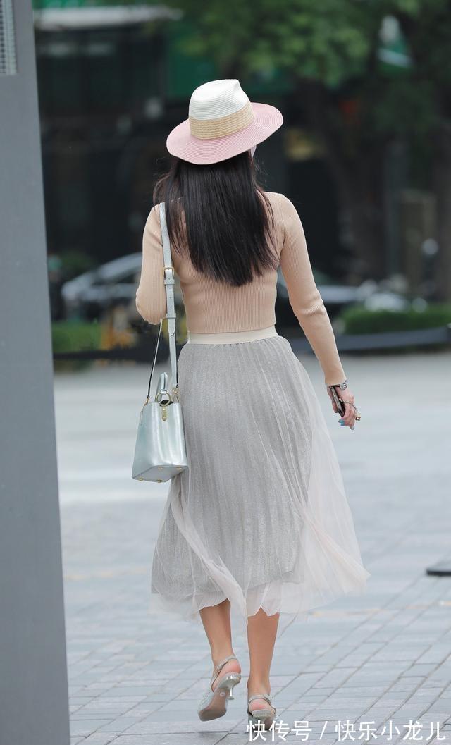 半身 帅气抢眼的连衣裙装扮特别引人注目,气质女生都爱穿,时尚清新