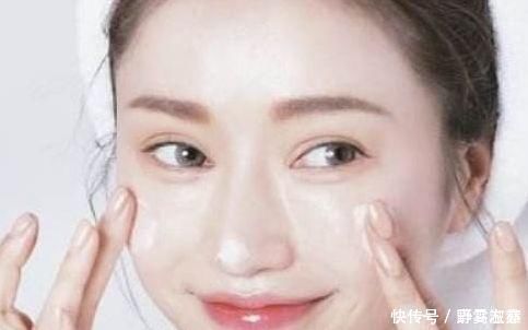 起床|起床时有这4个好习惯的女性,皱纹会愈来愈少,素颜出门都很美