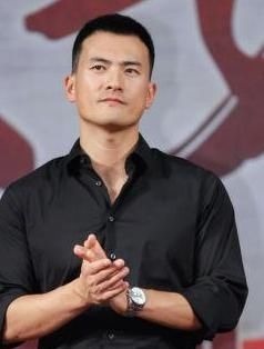 何洁|4个孩子两个爹,哭诉养不起的何洁,前夫才是真悲哀