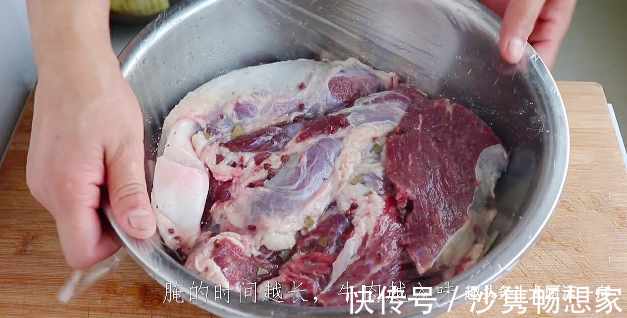 牛腱子肉|过年在家卤牛肉，牢记这个详细配方，牛肉五香浓郁，怎么切都不散