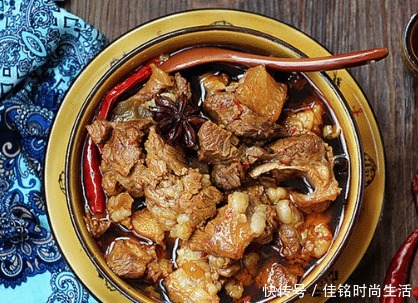 下饭|炖牛肉时,直接焯水就错了!学会这样做,牛肉软烂入味,特别下饭
