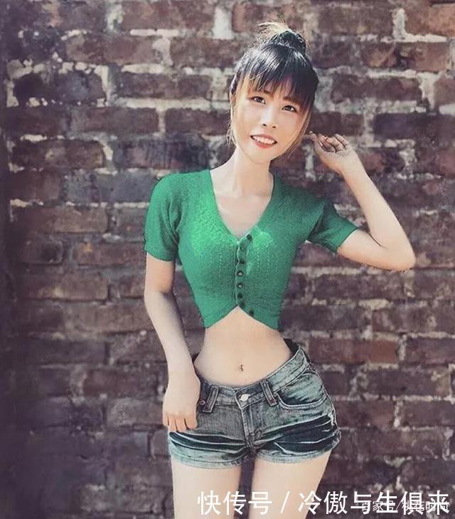 紧身衣|全球腰最细的女孩,比多数人的大腿还细,是啥概念