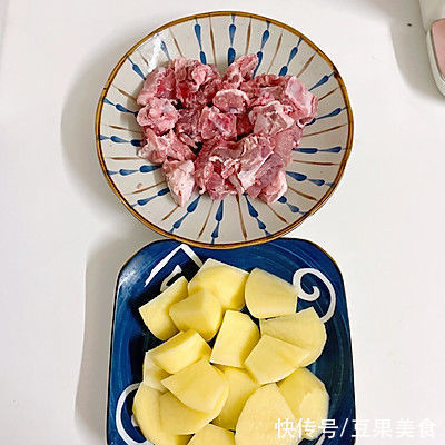 粉蒸排骨|你做的粉蒸排骨，和饭店大厨相比，只差这一步