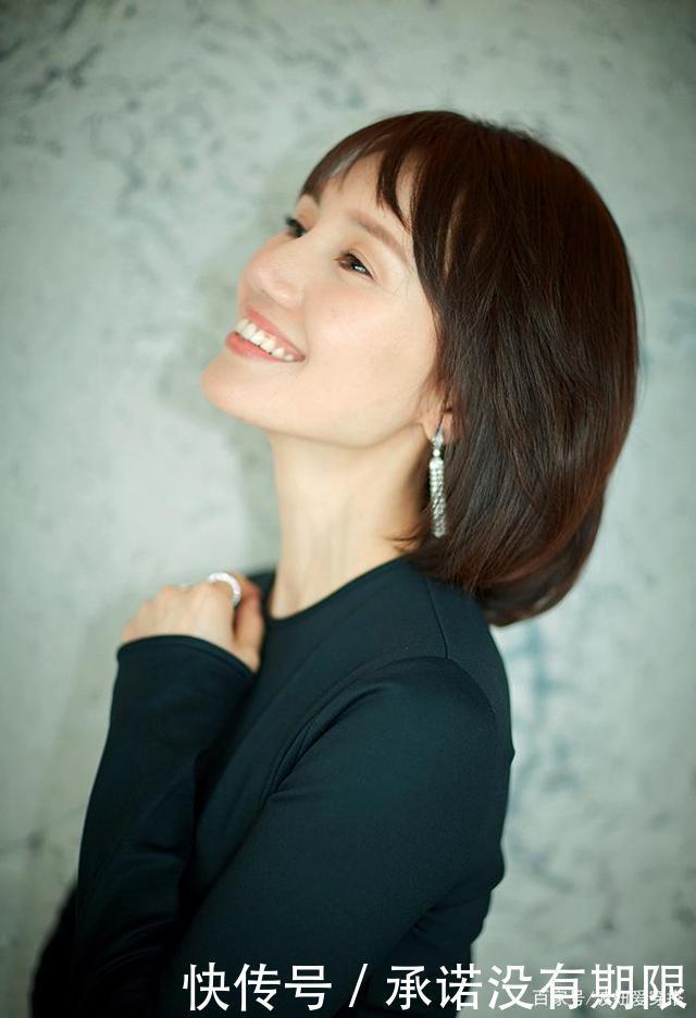 空气卷|女人过了50岁就放弃黑长直吧!试试今年流行的这4种发型,更减龄