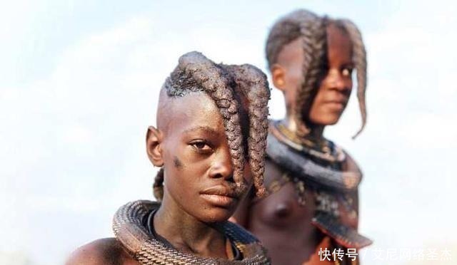 非洲有个奇葩部落,居然存在着女人剃光头,男人留长发的风俗