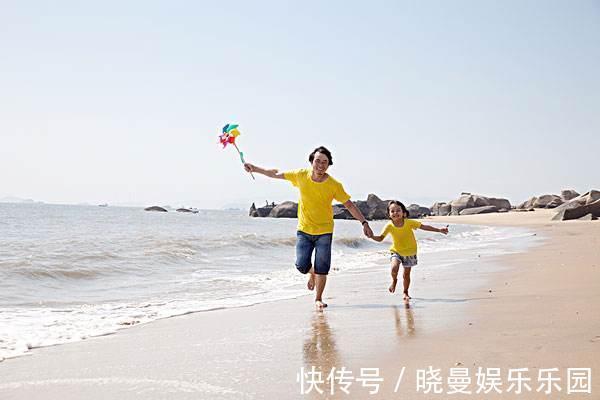 奶爸|“慌张奶爸”意外走红,抱着孩子五官都在用力,网友们笑翻一片