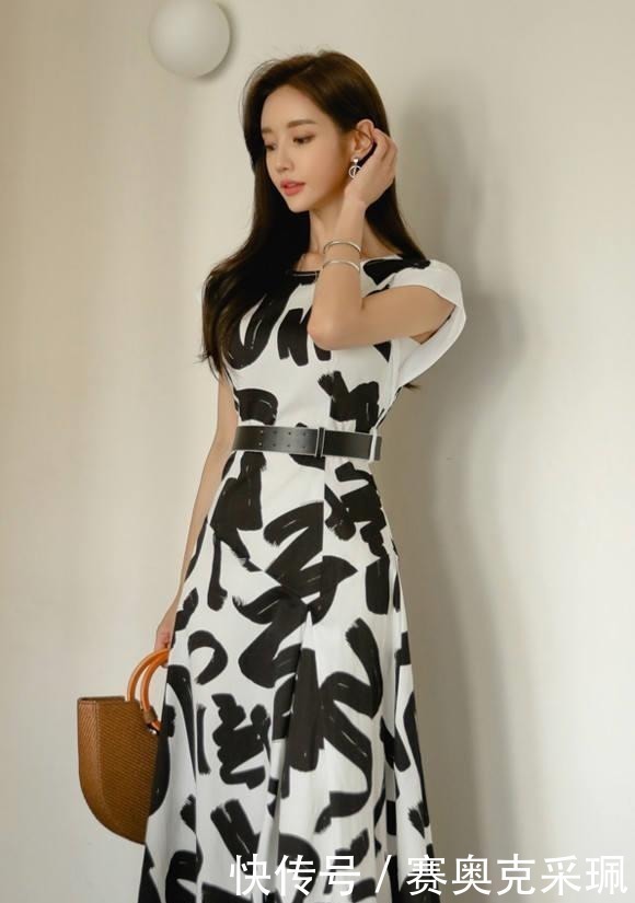 孙允珠女装美图：枯叶剪影斑驳拓花后现代长裙！