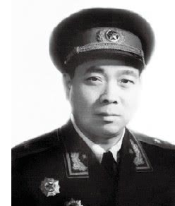 少将|此人34岁就成为开国少将,58岁时指挥三个王牌军作战,捍卫国土